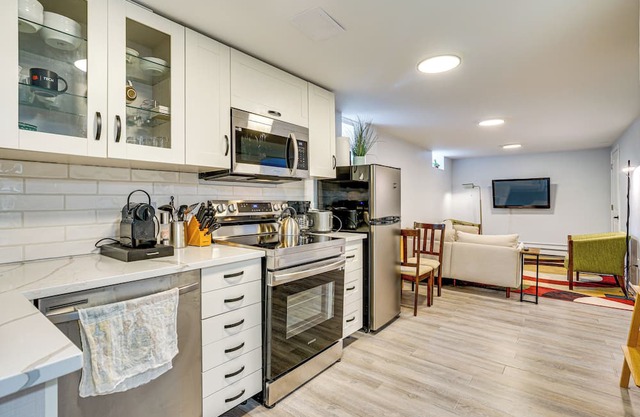 9 Mi to Mall of America: Convenient Apartment!