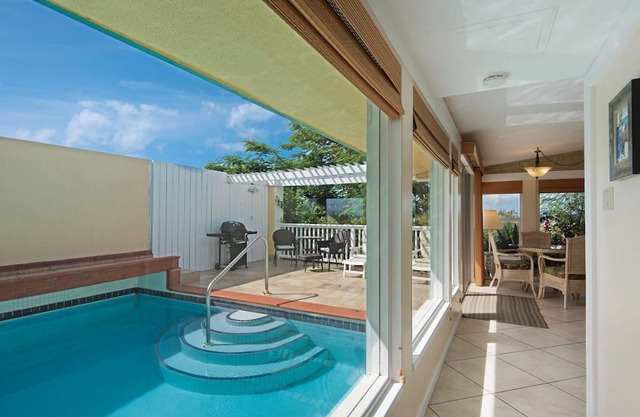 Privacy at the Oasis. Private Pool Villa@Sapphire