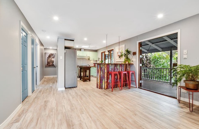 Seafarer's Retreat is a renovated family property boasting room for up to 16.