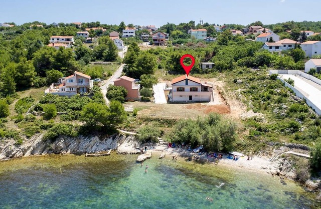 Beautiful private villa for 4 guests with WIFI, A/C, TV, terrace and parking