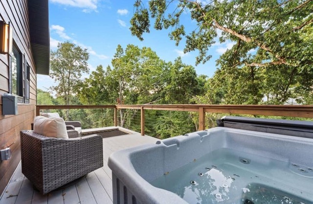 The Constellations Aries & Virgo - Romantic Steam Showers, Hot Tubs, and Table Rock Lake