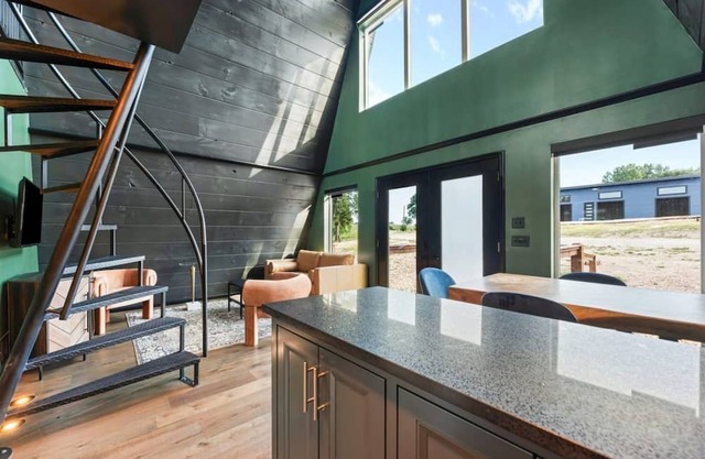 The Constellation Taurus - Romantic-Steam Shower-Hot Tub-Table Rock Lake