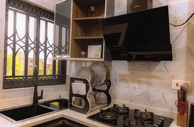 Modern 2-bedroom apartment with WiFi, AC in lovely Accra-Winneba Road,Blue Rose
