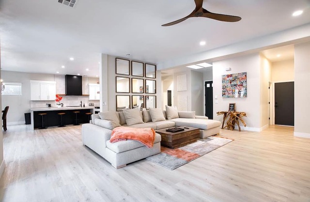 Lux CLOSE TO STRIP! Hot Tub/ Heated Pool/ Game RM!