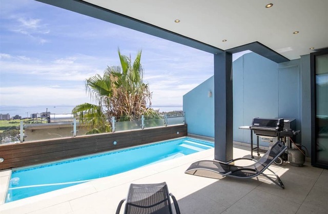 Ocean View 3-bedroom house Green Point Cape Town