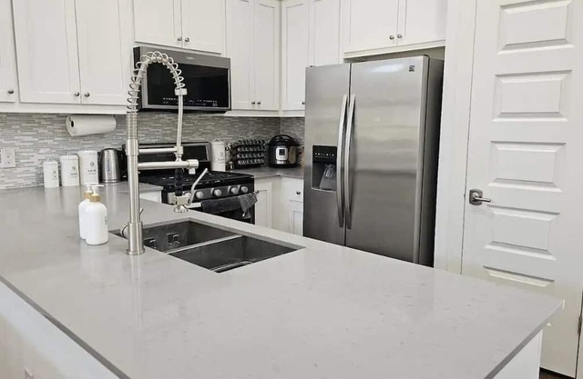 This house is a 1 bedroom(s), 1 bathrooms, located in Austin, TX.