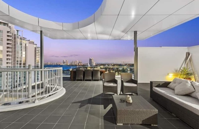 Penthouse Apartment Beachside
