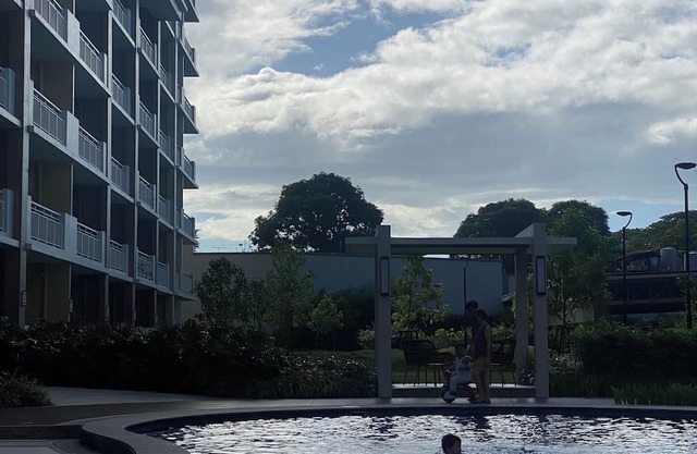 Cozy 2-bedroom condo with AC, WiFi, Pet Friendly in Parañaque