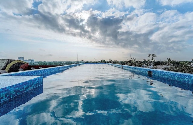 Discover a Haven in Mérida: Modern Rooms, Rooftop Pool & American Breakfast