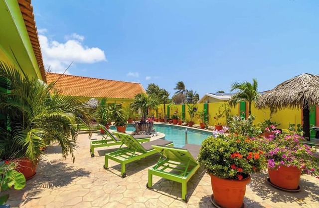 This apartment is a 4 bedroom(s), 4 bathrooms, located in Oranjestad, null.