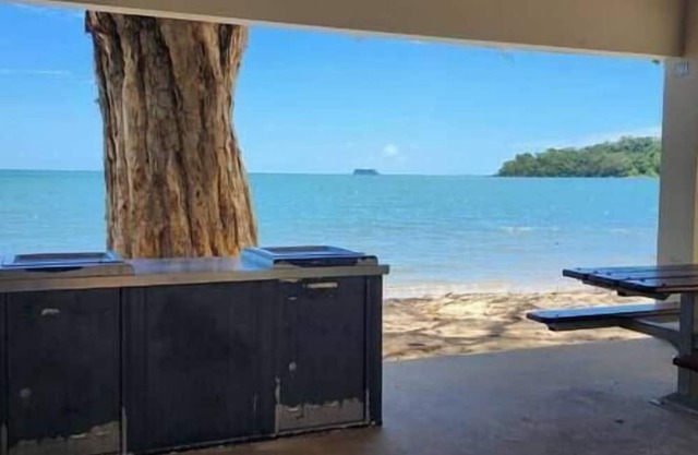 Kewarra Beach King Bed 4BR house; Pool, BBQ, Pets