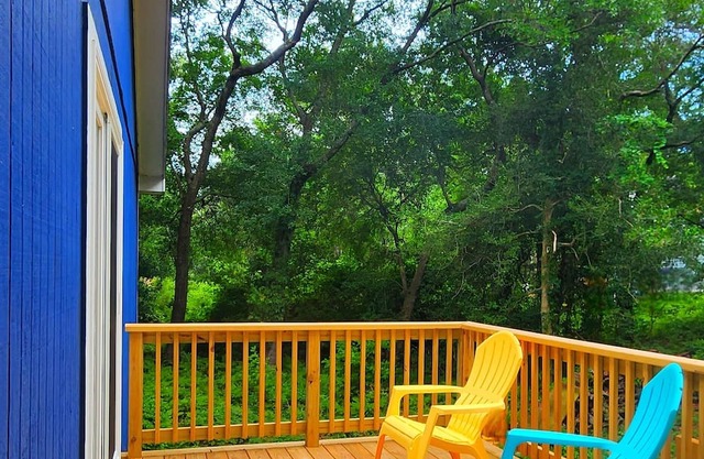 OBX Treehouse - cozy 2-bedroom house with hot tub and WiFi in quiet neighborhood