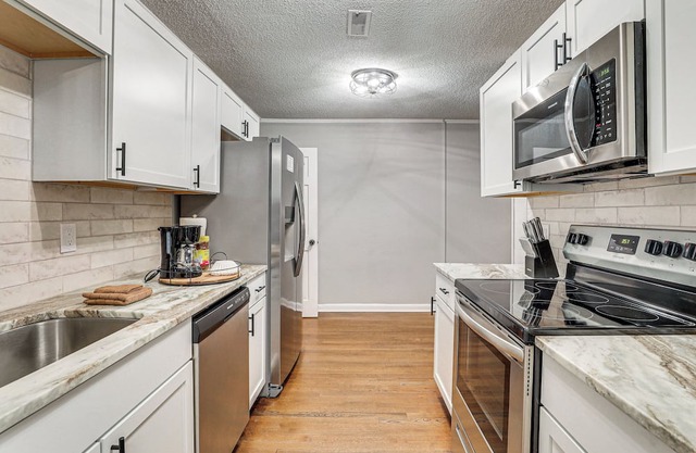 Pet-Friendly Goose Creek Home: 19 Mi to Charleston