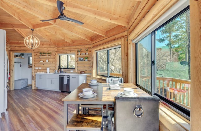 Cabin w/ Views, 3 Mi to Mount Lemmon Ski Valley!