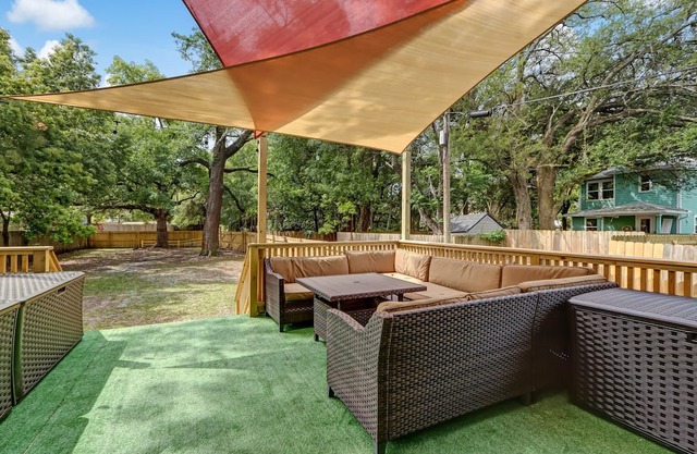 Sleeps 11, 9 beds