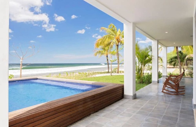 Iguana Beach House + Casita: Spacious Beachfront House with Swimming Pool