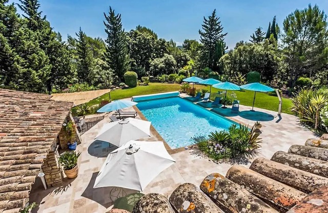 Homerez - Spacious House in Taradeau with Shared Pool