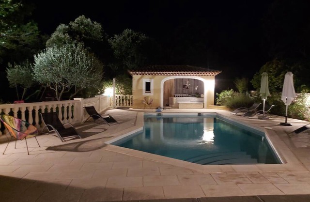 La Maison du Bonheur, les Cigales Avec Piscine Entre Nimes et Uzes