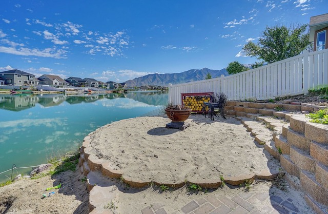 Lakefront Utah Home w/ Private Beach, Dock & Canoe