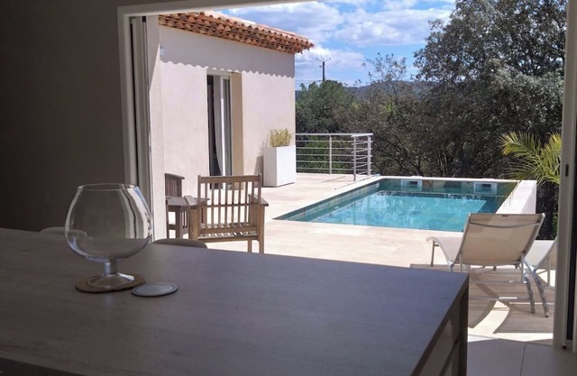 Villa de Vacances Avec Piscine Privée au Cœur du Var