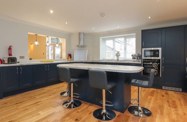 BARN CONVERSION, with hot tub in Stalmine