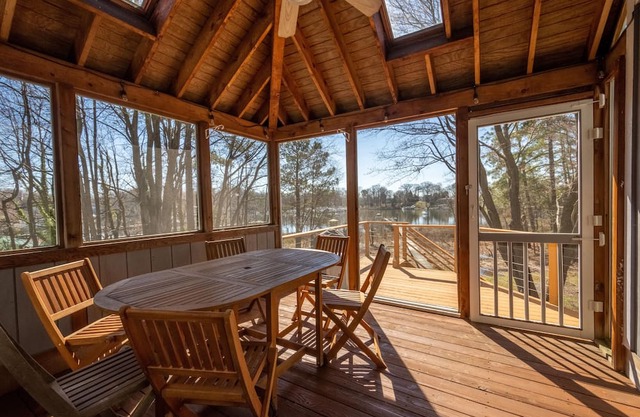 Waterfront nature retreat, contemporary home w/ pier by Annapolis. Pet Friendly!