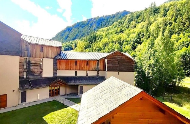 2nd floor, view mountain, balcony, ski locker, 35m², Pelvoux
