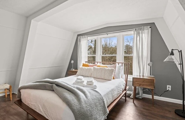 Modern & Private Retreat, Walk To Snake Pond