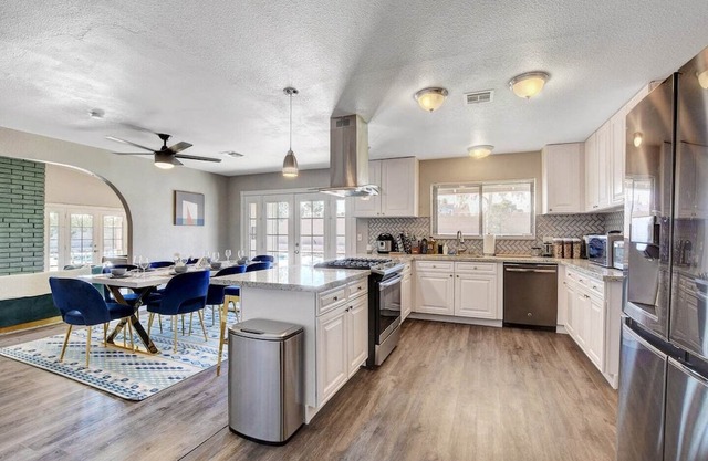 Elegant 8BR Home w/ Pool and Spa I 31 nights min stay I