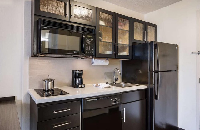 Jacksonville Hideaway: Comfortable Suite near The Cummer Museum! W/ Kitchen!