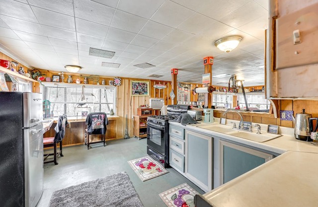 Rural Oden Retreat on 14 Acres w/ Fire Pit!