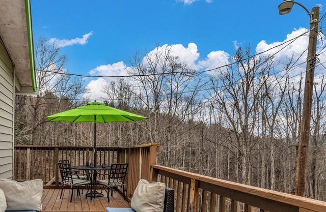 Lum's Cottage - Perfect Location Between Asheville and Black Mountain, NC