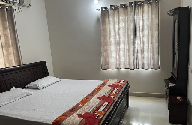 Centrally-located place , AIG Hospital, Restaurants , Shopping place, Cinemas