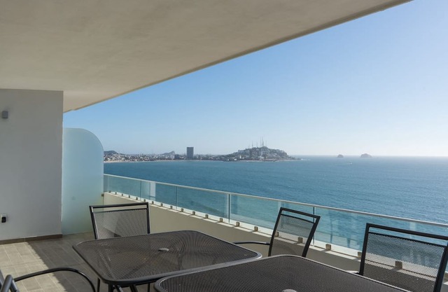 Luxury Apartment with Sea View