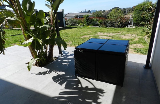 A Louer bas de Villa Avec Jardin .2 Chambres Pour 4 Personnes