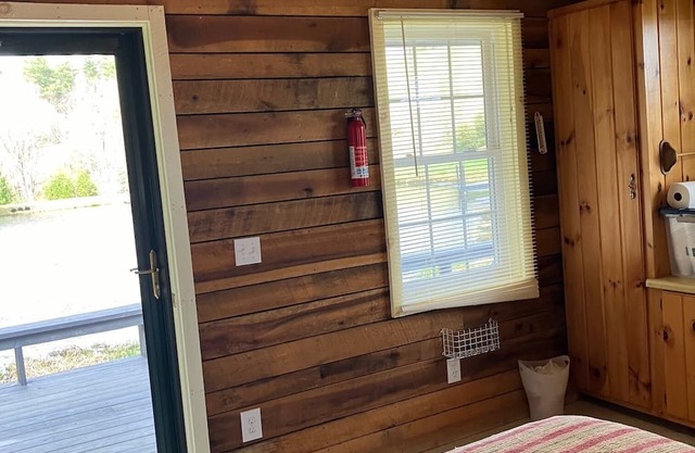 Stillhouse Cabin, pondside Laurel Springs retreat on Blue Ridge Parkway