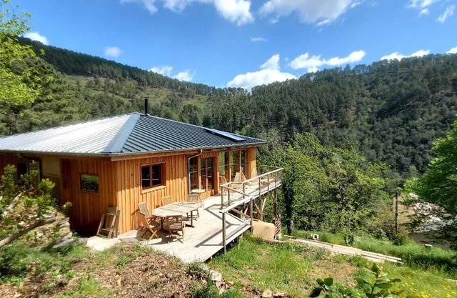 La Colline Vagabonde, Maison Bois Pilotis, Rivière