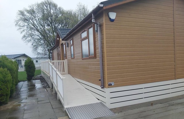 Meadow view Lodge - Overlooking the duck pond (D/F)
