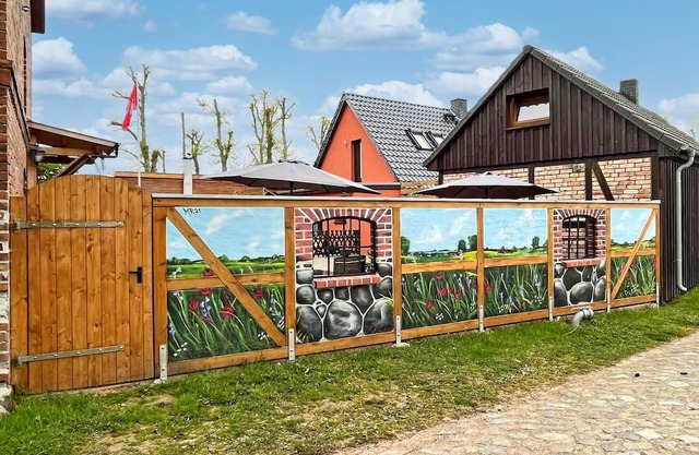 On the outskirts of Melzow, just a few steps from the forest with extensive, beautiful hiking trails