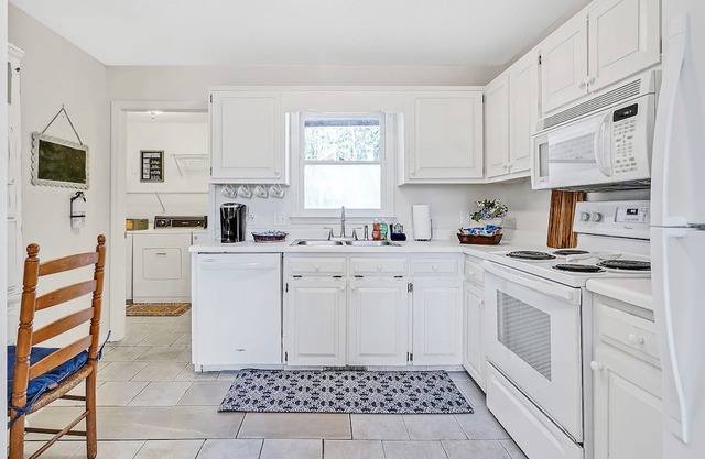 Golden Retreat 3Br/2Bath near Carolina Beach and parks!