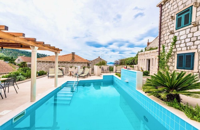 Traditional island villa with panoramic views, pool, sauna and alfresco dining