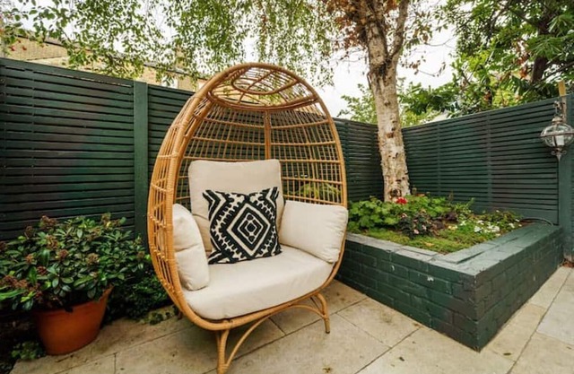 Designer Garden Flat in Prime Location