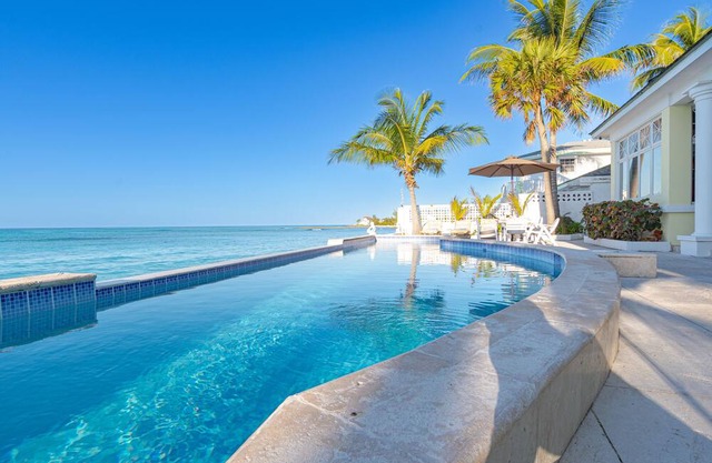 Luxury Beachfront Villa with private Pool and direct Beach Access