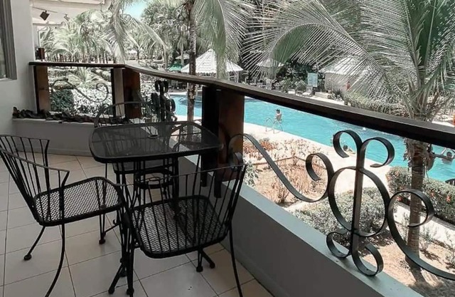 Poolside Oasis near Manuel Antonio! AC/WiFi/Tennis