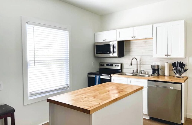 Beautifully Remodeled 1/2 Duplex Home in Old Brooklyn