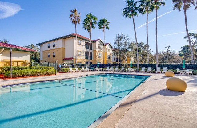 Fort Myers Condo w/ Screened Patio & Pool Access!
