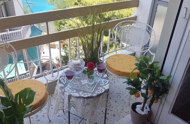 Comfy & Sunny flat w/h balcony@center up to 8ppl