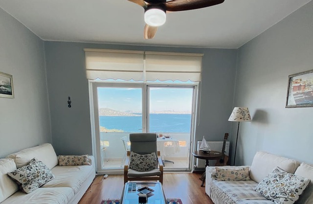 Cozy Sea View Apartment in Burgazada