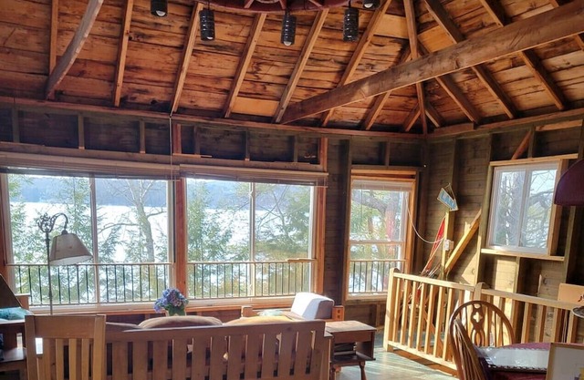 Lakeside Cottage On Long Lake