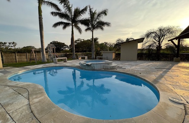 Tropical Hideaway with Pool in Secure Condo, LIR